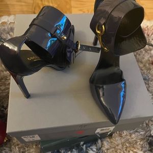 Gucci blue heel